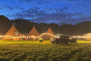 tipi with fire pit, giant hat tipi, glamping tent hire, party tent hire, tipi tent hire